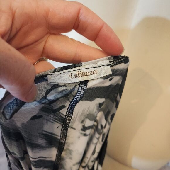 Lafiance Stylish Black and Gray Women's Top Size Large - Picture 4 of 4